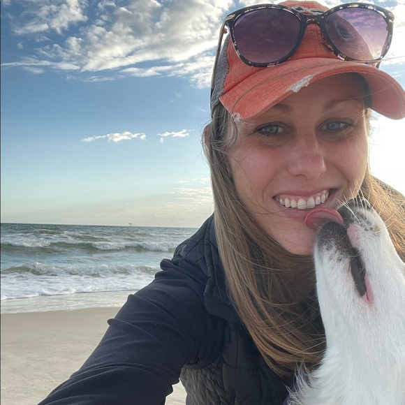 Meet your Posher, Kaitlin - Picture 6 of 6